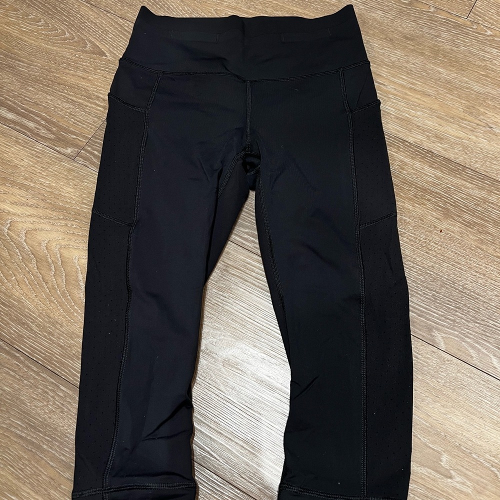 Black lululemon crops size 6